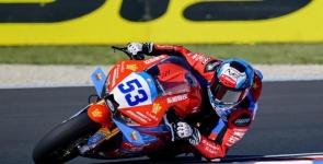 WSBK捷克站正赛首回合，张雪机车车手斩获赛季第四冠