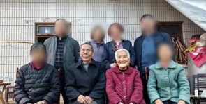 一张8人“全家福”4人遇难，亲历者讲述永川特大暴雨：亲眼看着亲人的房子被 ...