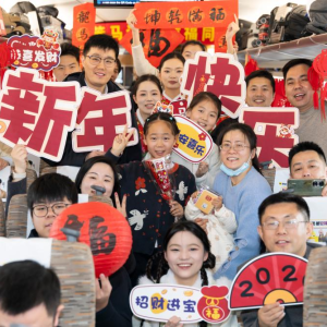 复兴号上的“列车春晚”