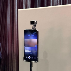 现场直击！荣耀 Robot Phone 机器人手机长啥样