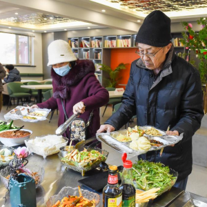 长春：敬老餐厅里的幸福“食”光