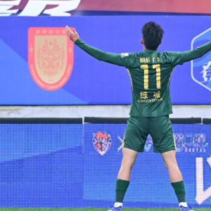 争议？19岁国足红星拒采访！球迷辩解：他受伤+被青岛球迷骂了1整场 ...