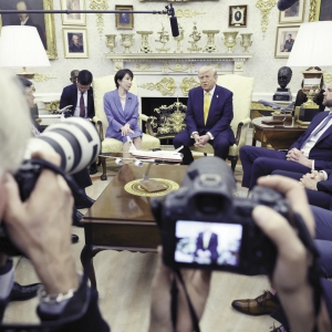 白宫意外插曲令现场尴尬，对美“投资大礼”让日企不安，特朗普见高市提“偷 ...