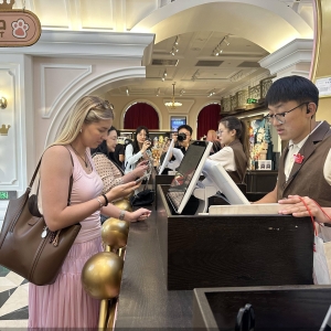 北京今年前5月入境游客花费增超四成，“Becoming Chinese”成新风尚 ...