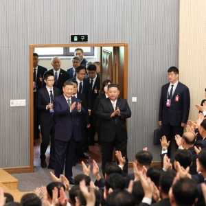 习近平参访朝鲜劳动党中央干部学校