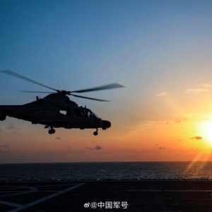 利剑出鞘！直击舰载直升机海上实弹射击训练