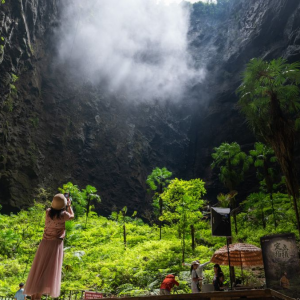 湖北宣恩：游绿水青山 享夏日清凉