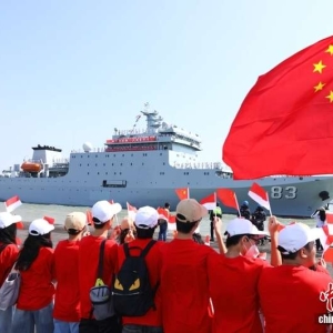中国海军83舰编队抵达印度尼西亚进行友好访问
