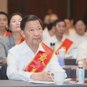 叶康松：全国“辞官下海第一人”，闯美赚了钱，拿600万砸进深山 ...
